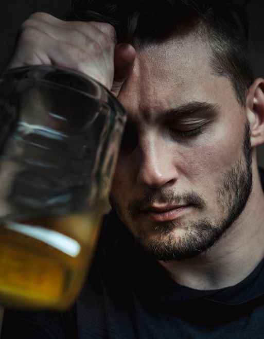 Qué es el alcoholismo o adicción al alcohol